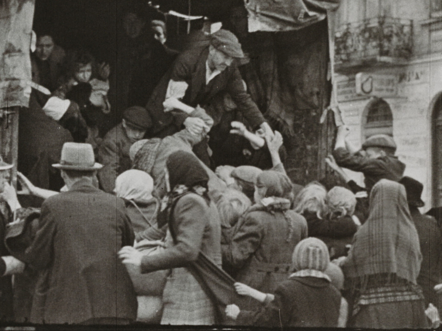 Image 49 screenshot from the so called WFD material showing the deportation of Polish Jews between 1942 and 1944. Cinematographer and institution are unknown